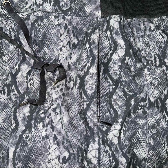 Kyodan Snakeskin Print Joggers Women L Grey Black Activewear Drawstring Pants - Picture 6 of 8